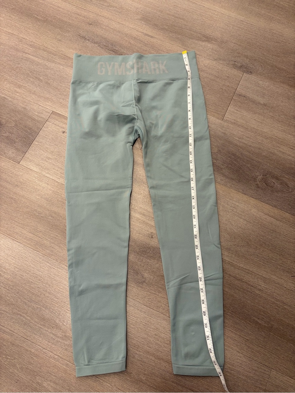 Gymshark Leggings Fit Seamless Mid Rise in Light Green